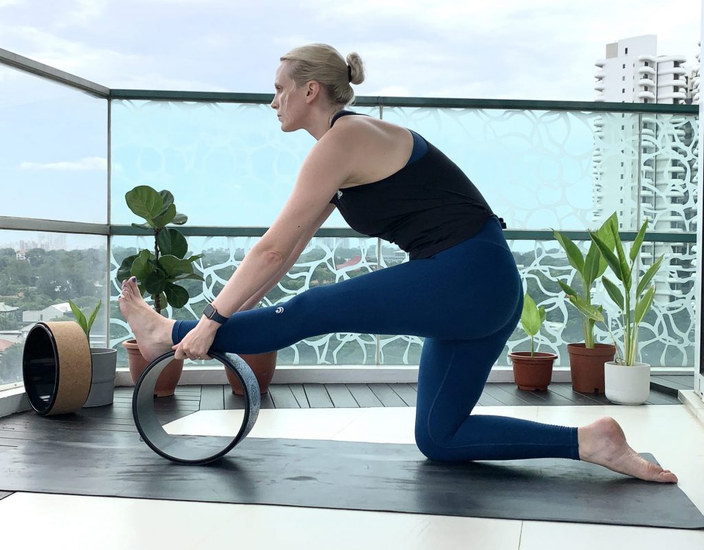 yoga rad übungen yoga wheel